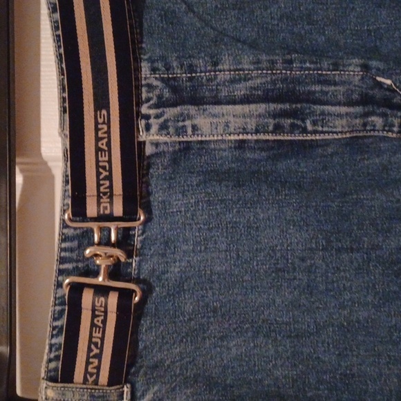 💫DKNY Denim Skirt with Belt - Picture 4 of 9